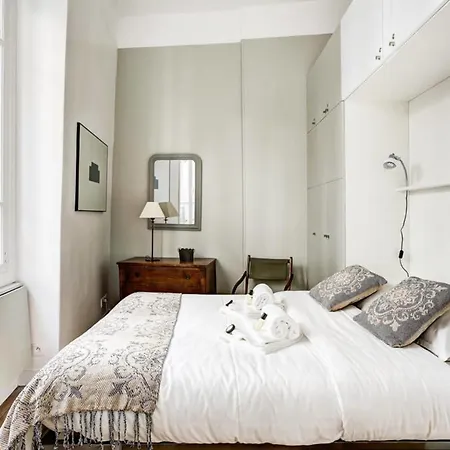 Apartment Flat In Saint-germain-des-pres By Guestready Paris
